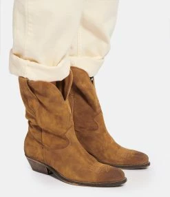 GOLDEN GOOSE Bottes Wish Star Cuir Suédé Camel -JEANNE VOULAND SHOP unnamed file 1086
